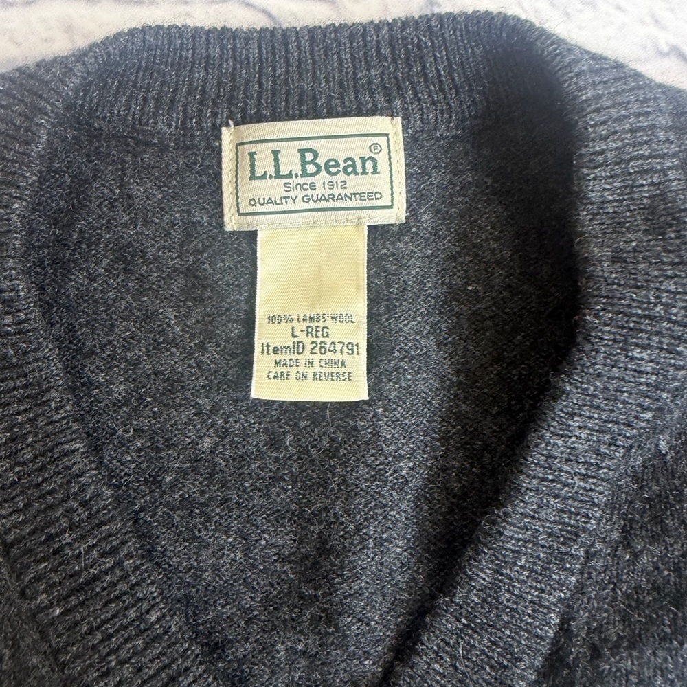 L.L. Bean Men's Charcoal V-Neck Sweater Vest. Lambs Wool. Luxe. Size Large. - Picture 2 of 7